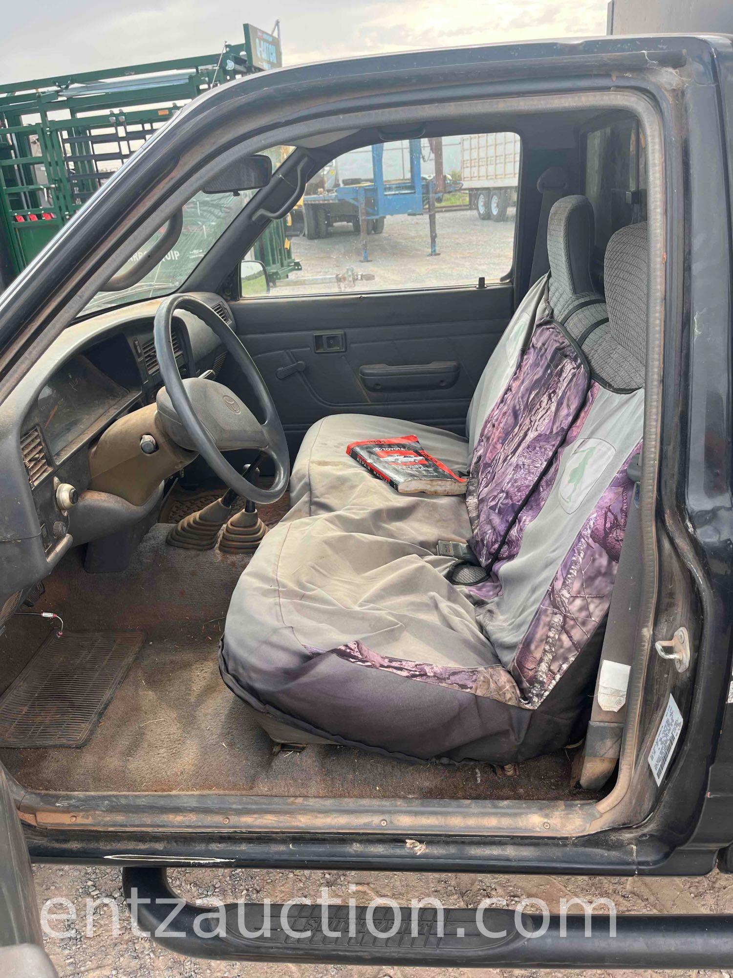 1993 TOYOTA PICKUP, SINGLE CAB, 4X4, 5 SPEED,