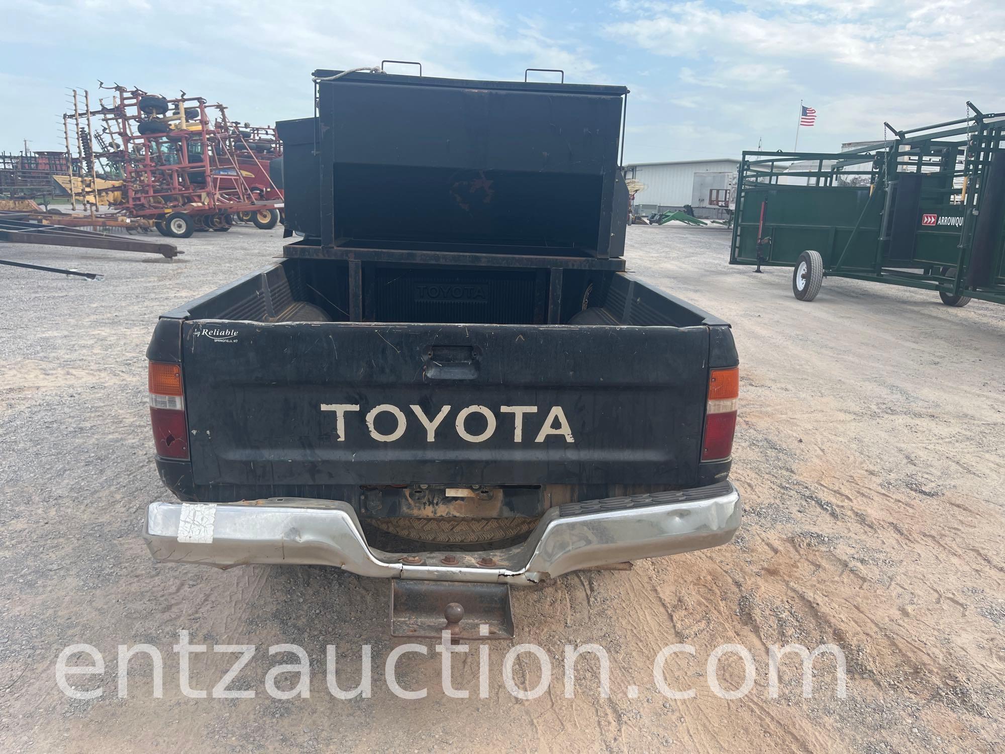 1993 TOYOTA PICKUP, SINGLE CAB, 4X4, 5 SPEED,