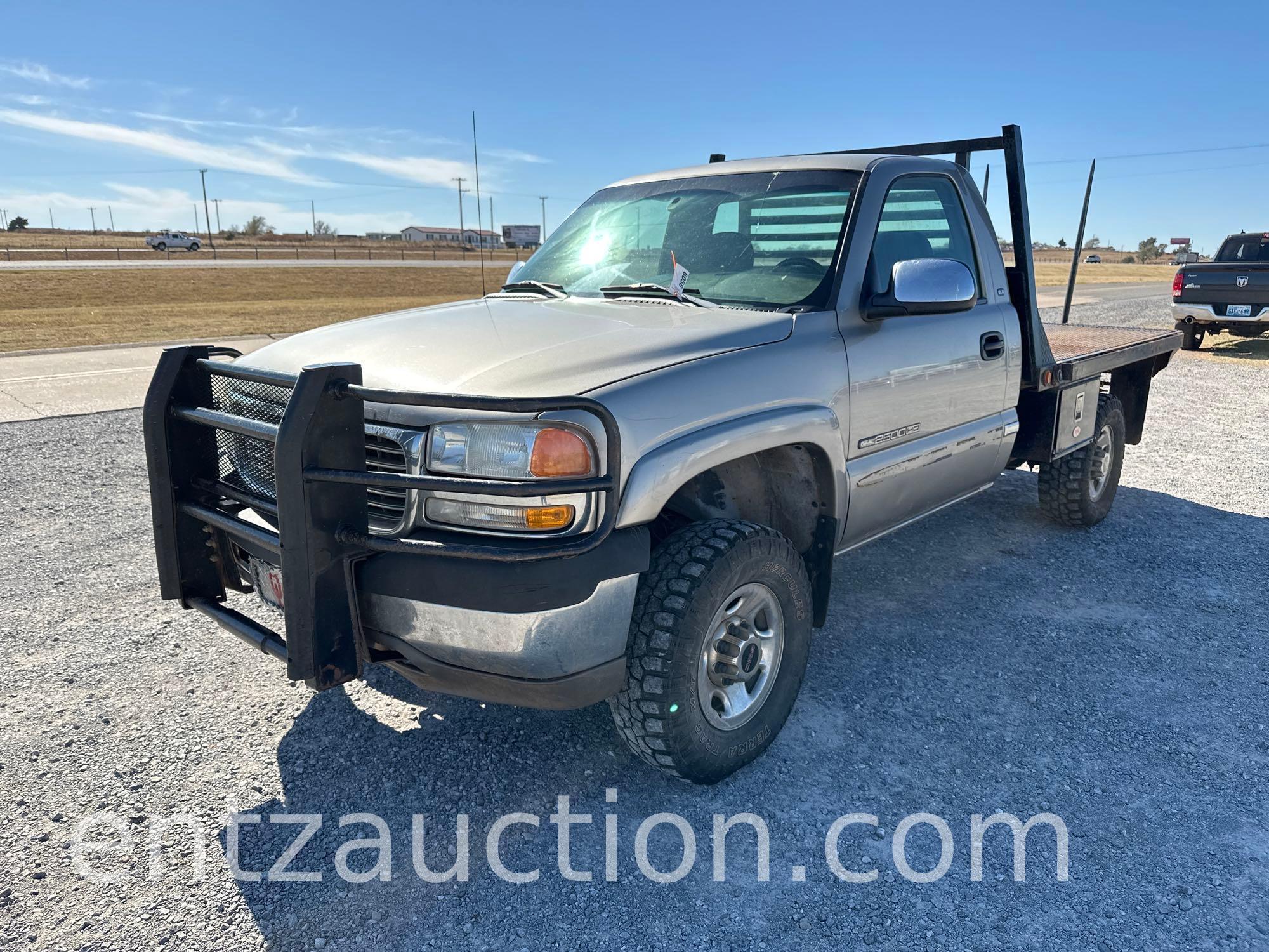 2001 GMC 2500 PICKUP, SINGLE CAB, 4X4, AUTO, 8100