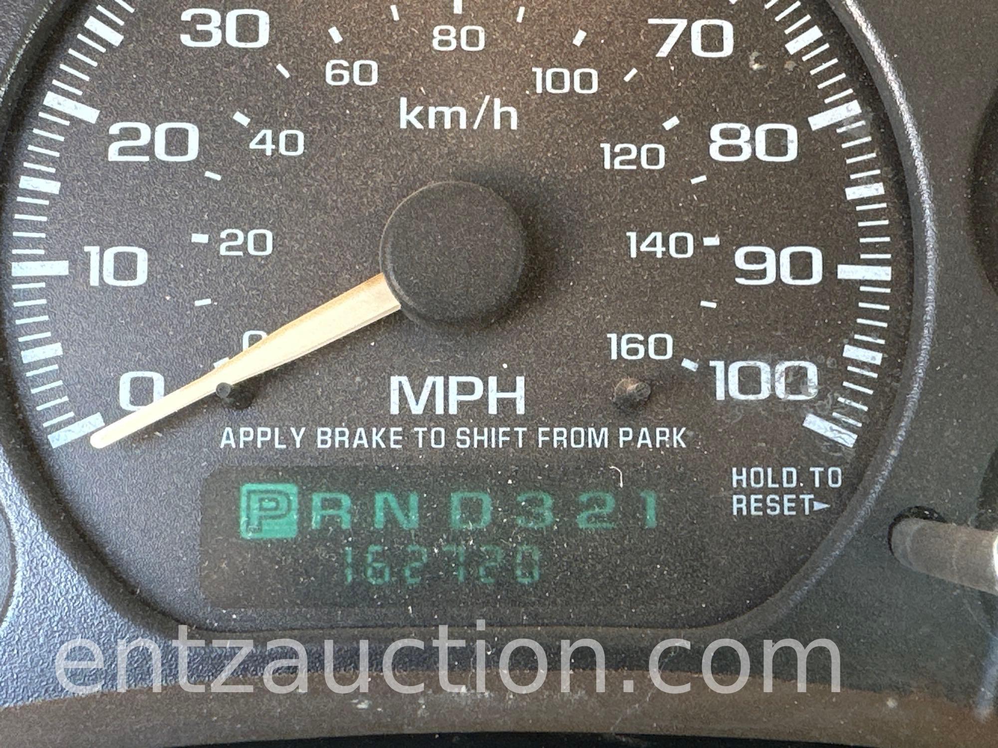 2001 GMC 2500 PICKUP, SINGLE CAB, 4X4, AUTO, 8100