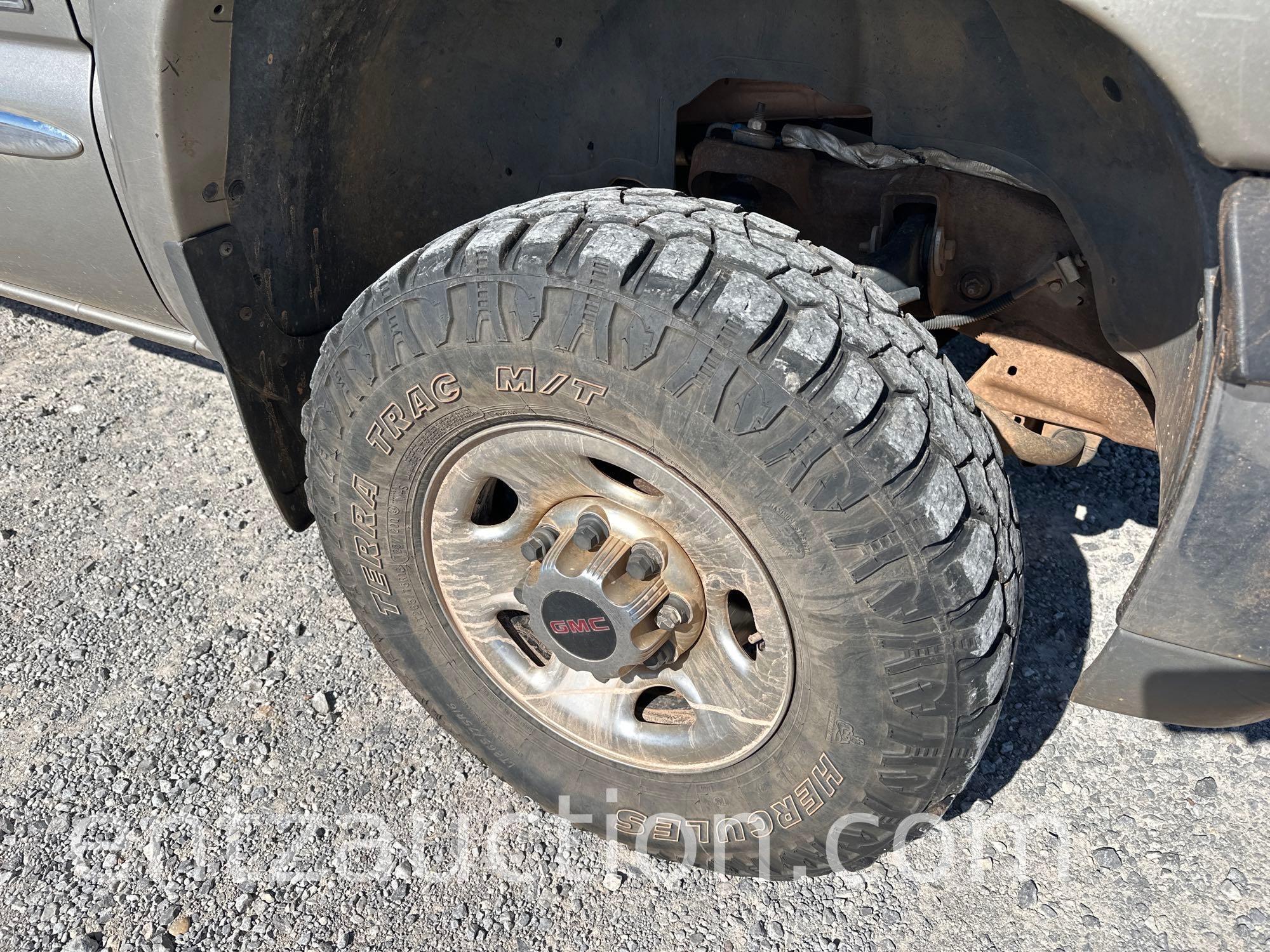 2001 GMC 2500 PICKUP, SINGLE CAB, 4X4, AUTO, 8100