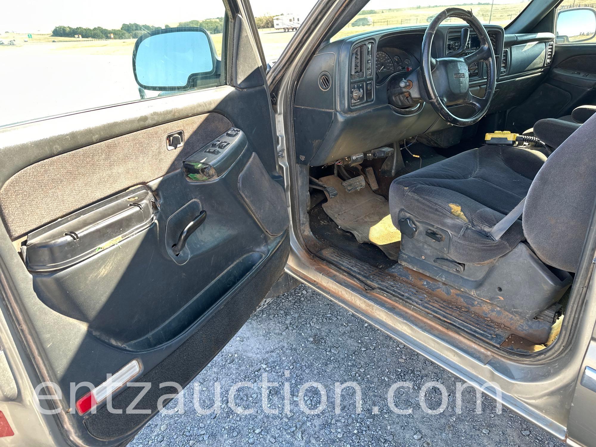 2001 GMC 2500 PICKUP, SINGLE CAB, 4X4, AUTO, 8100