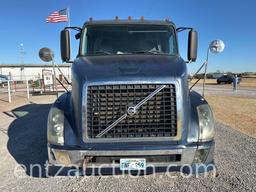 2005 VOLVO SEMI, SLEEPER, D13 ENGINE, EATON 10
