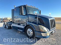 2005 VOLVO SEMI, SLEEPER, D13 ENGINE, EATON 10