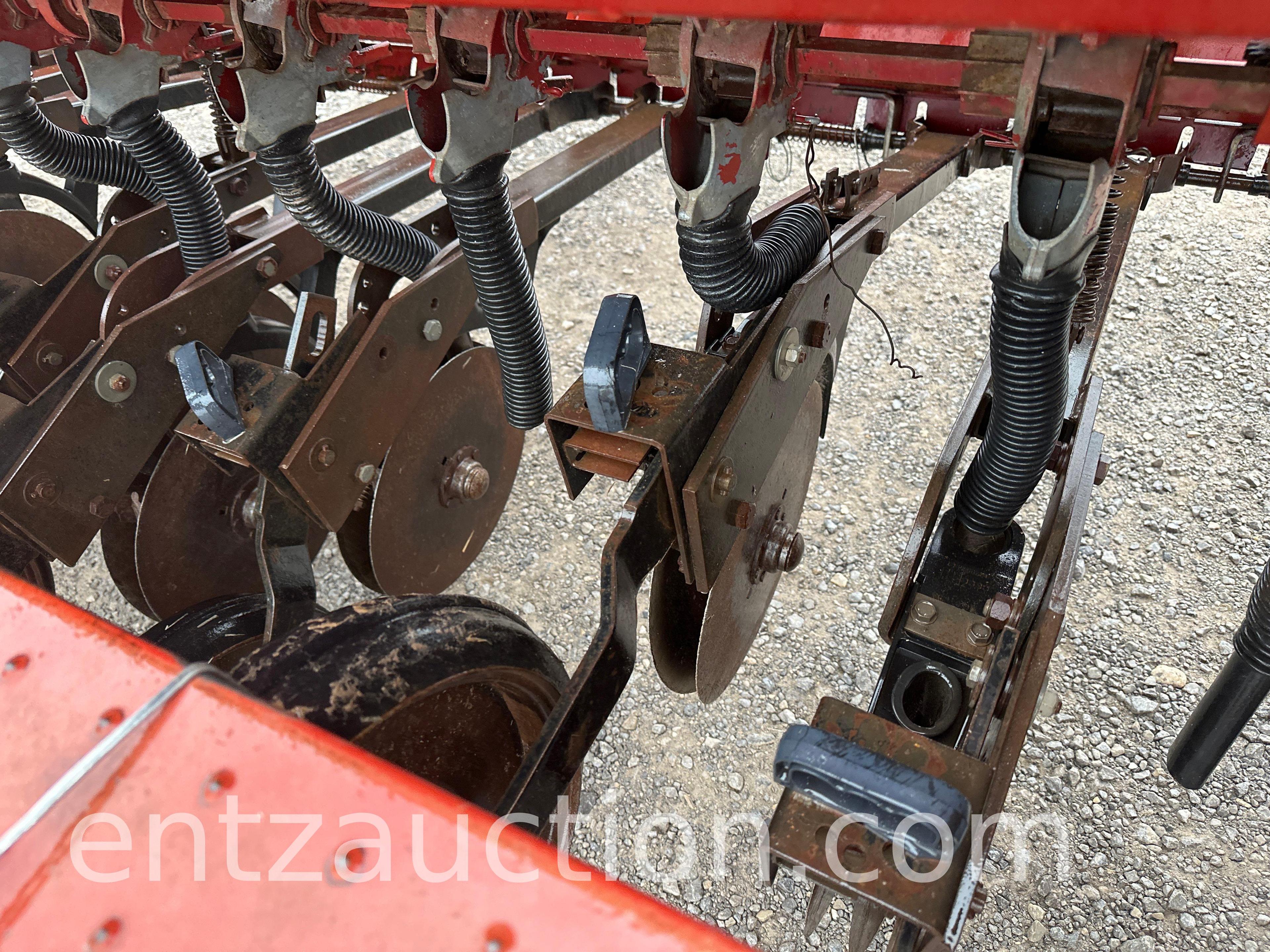 IH 5300 GRAIN DRILL, 20-8, DOUBLE DISC (NOT COMPLETE)