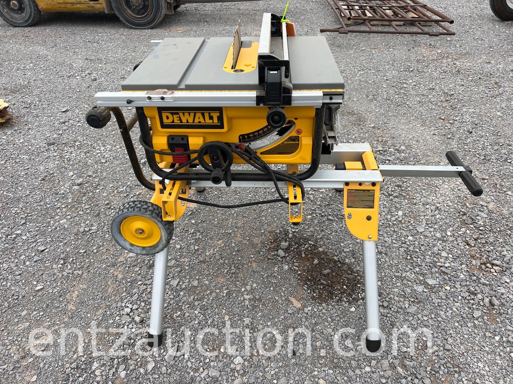 DEWALT DW7440RS TABLE SAW STAND W/ DEWALT DW745