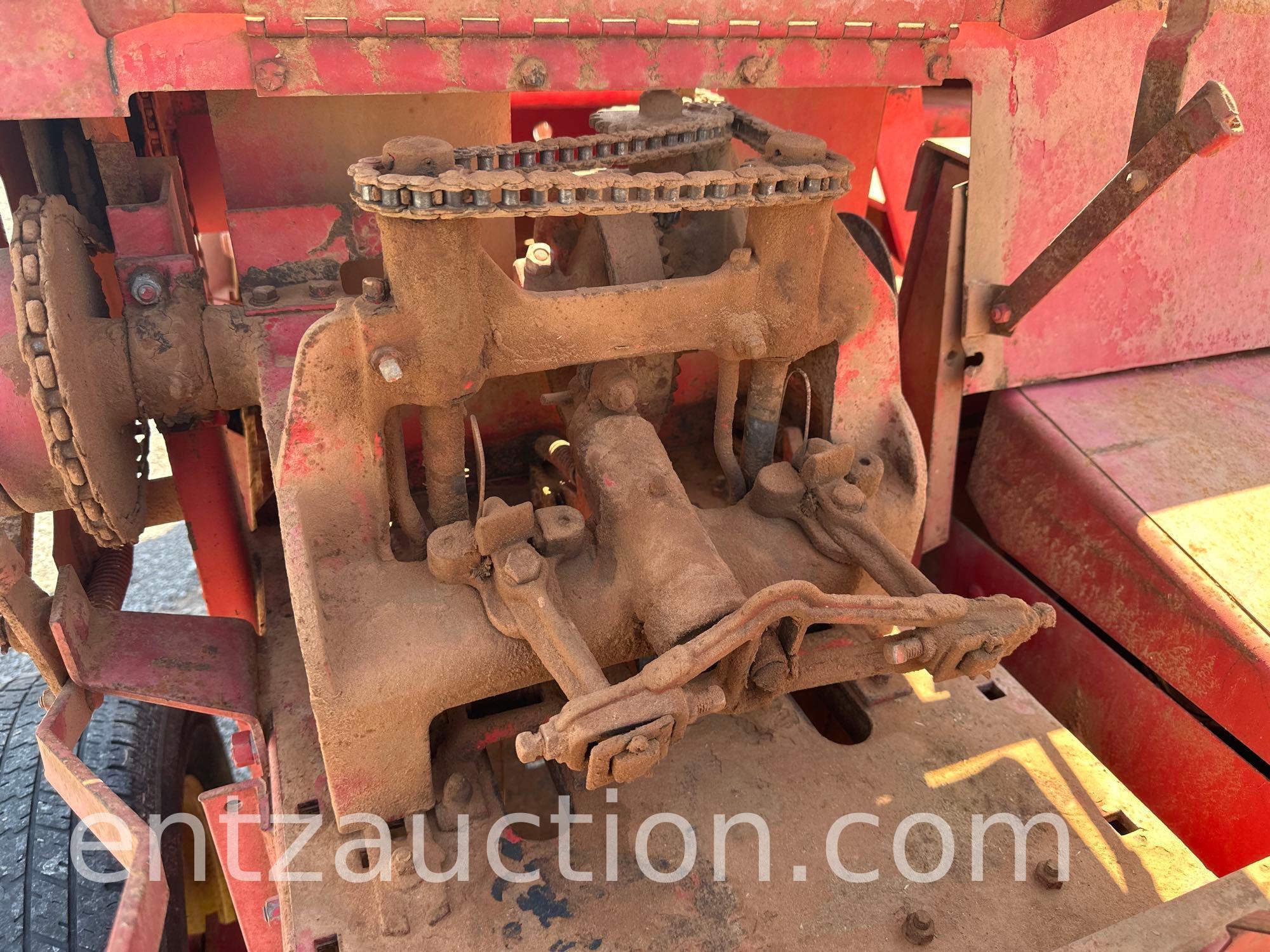 MF 126 WIRE TIE SQUARE BALER, 540 PTO, SHEDDED,