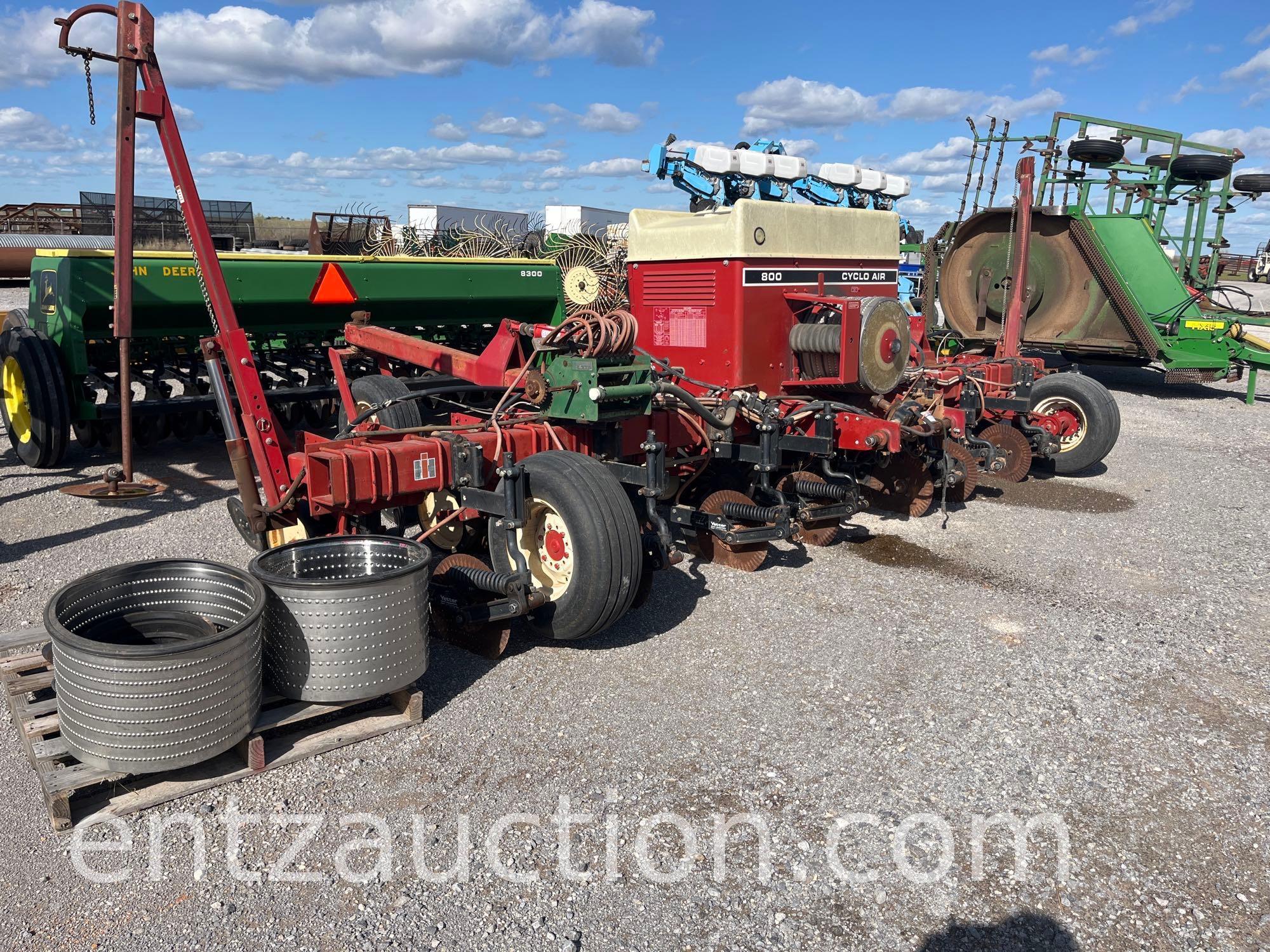 IH 800 PLANTER, 8R30, 3PT