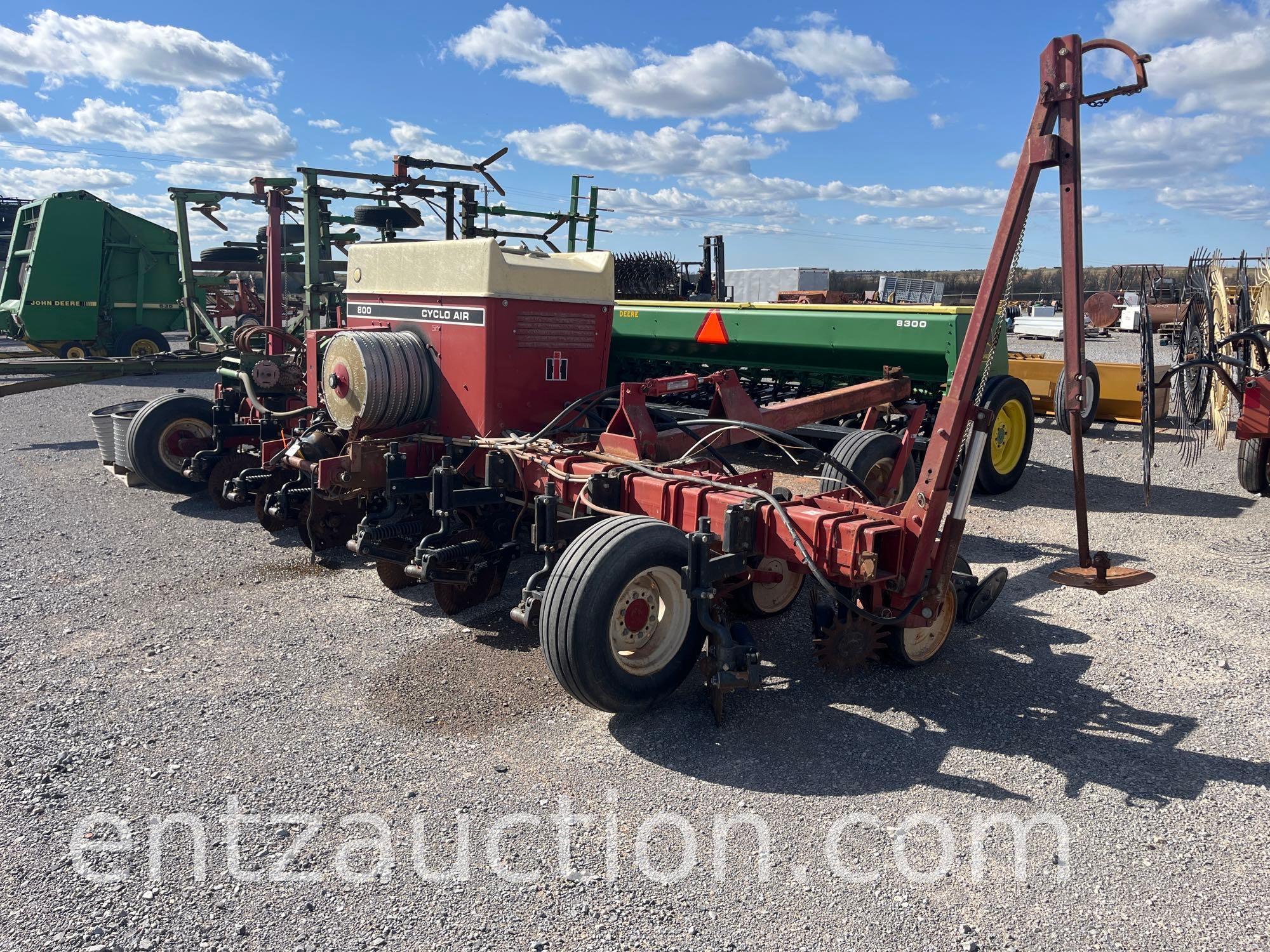 IH 800 PLANTER, 8R30, 3PT