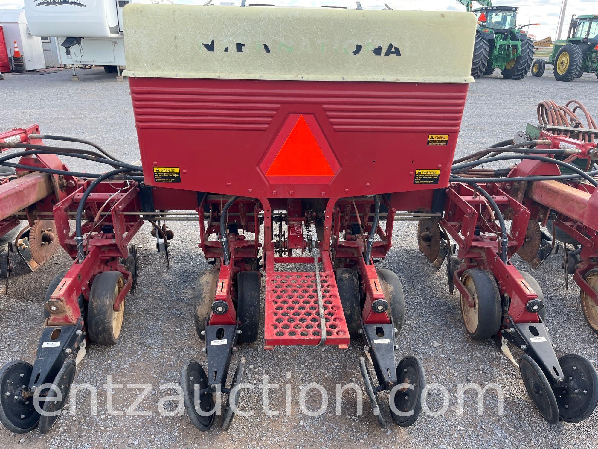 IH 800 PLANTER, 8R30, 3PT