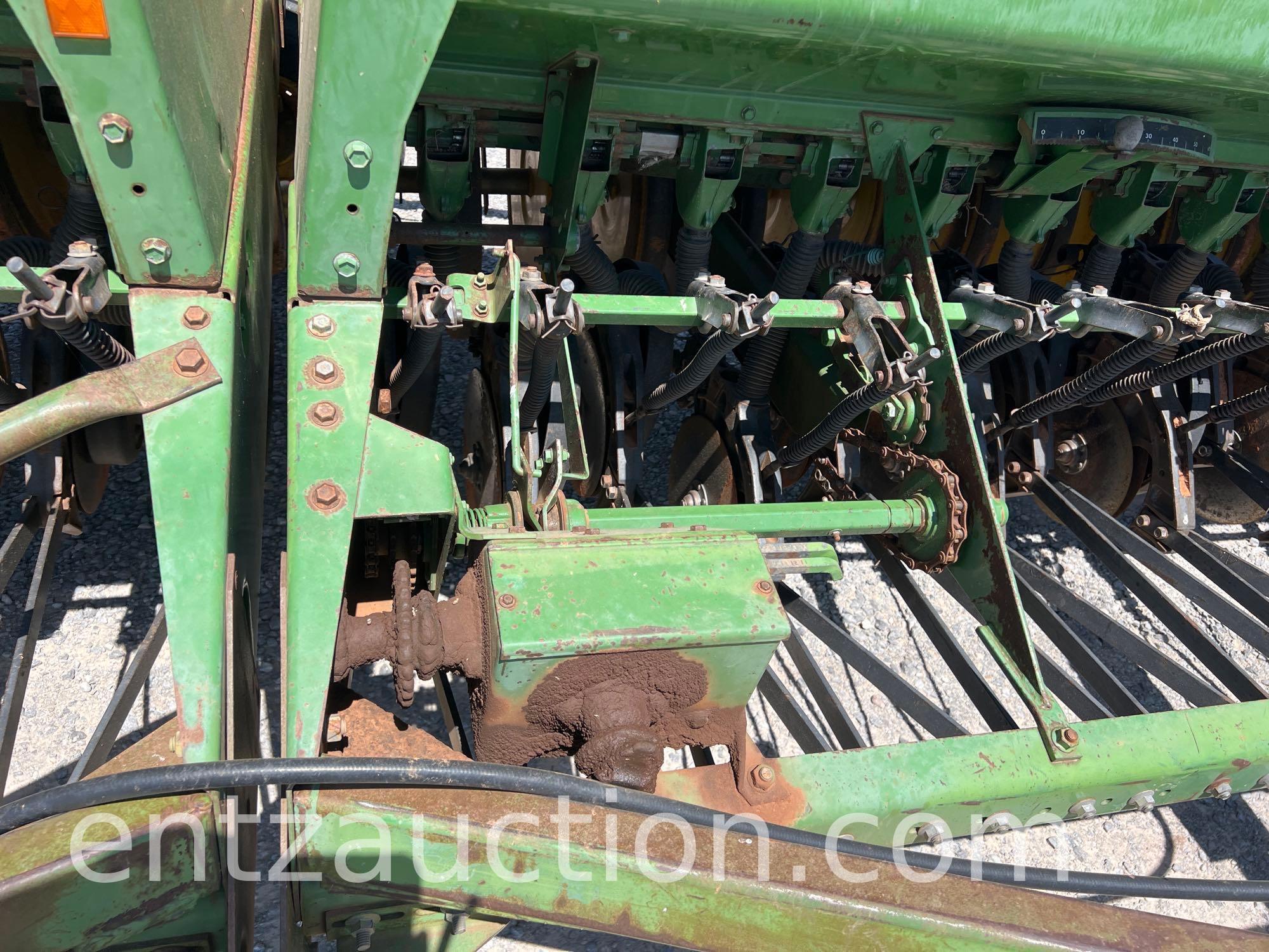 JD 9350 GRAIN DRILL, 30', 3 SECTION, 7" SPACING,