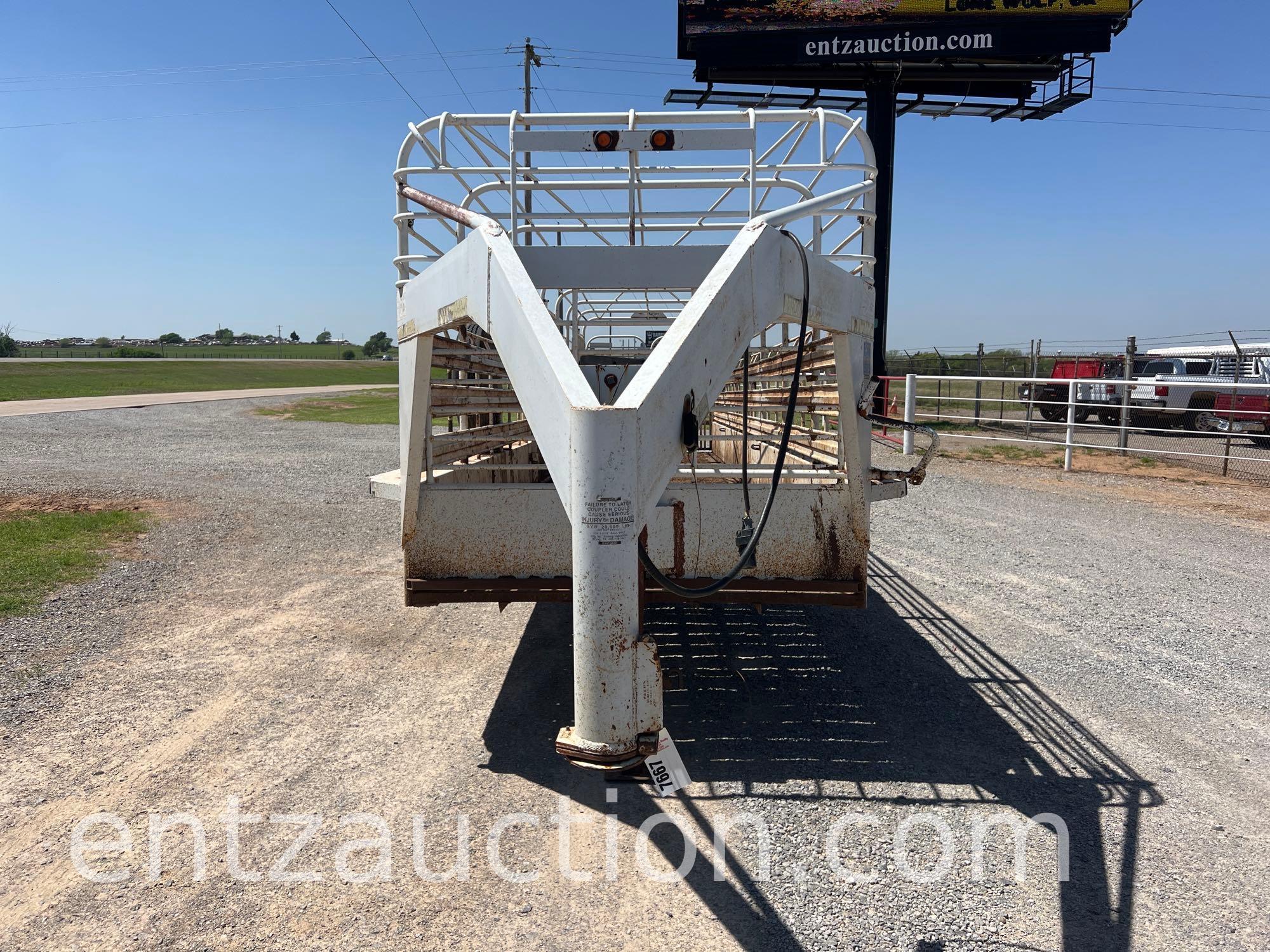 1994 GOOSENECK STOCK TRAILER, 30' X 6',