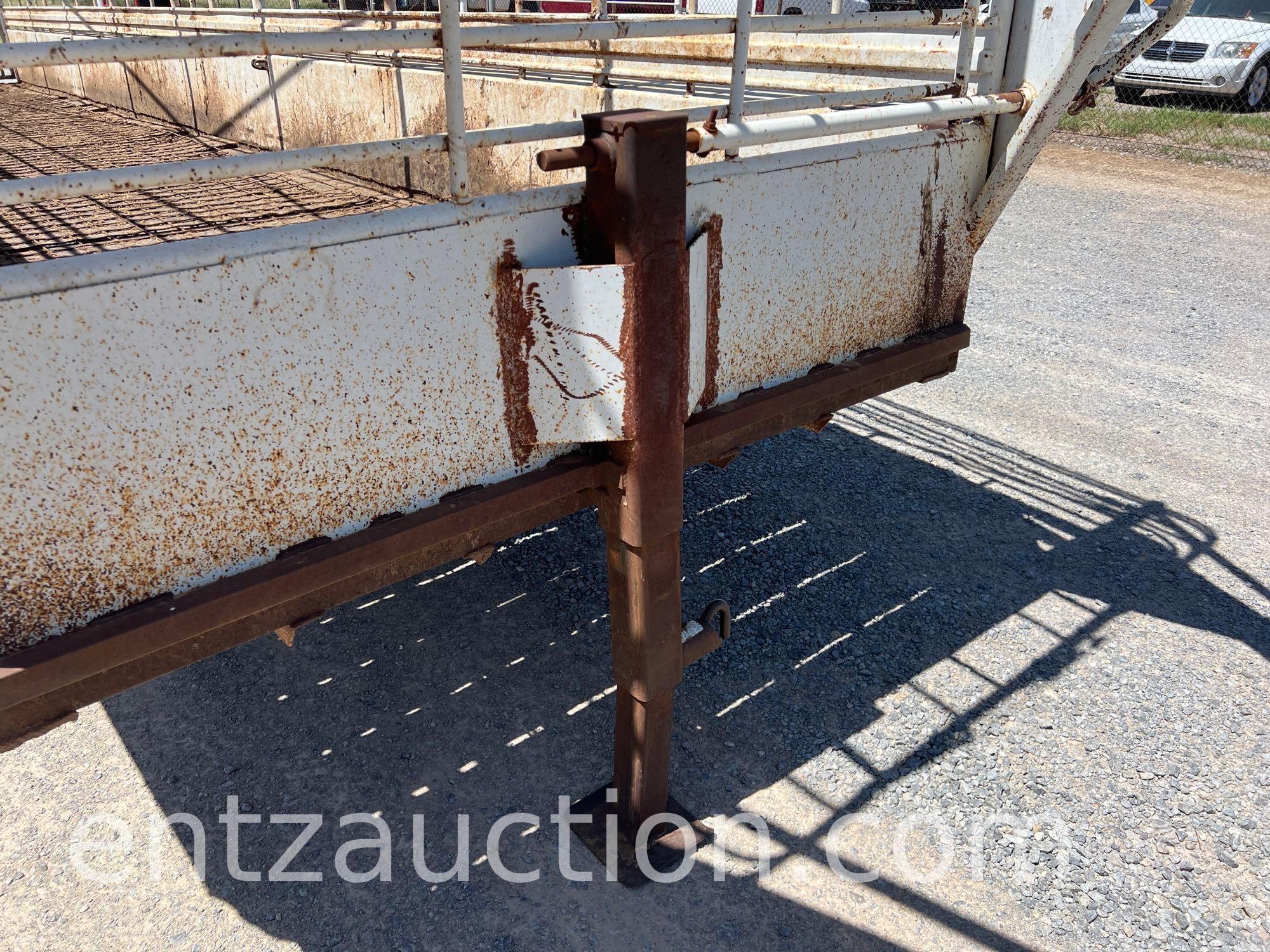 1994 GOOSENECK STOCK TRAILER, 30' X 6',