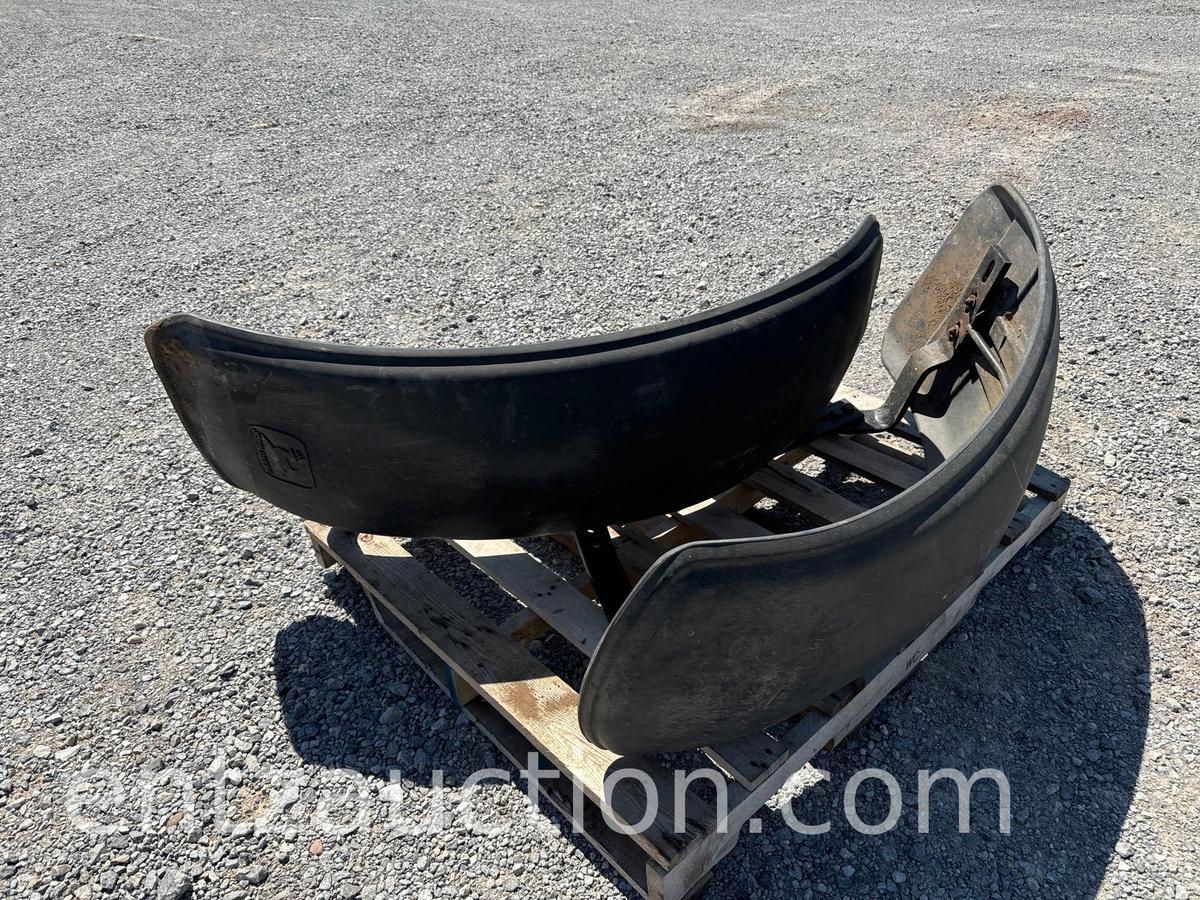 PAIR OF JD 6105 FRONT FENDERS