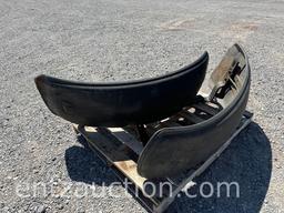 PAIR OF JD 6105 FRONT FENDERS