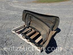PAIR OF JD 6105 FRONT FENDERS