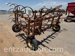 KENT 24' SPRINGTOOTH, NO CYLINDER
