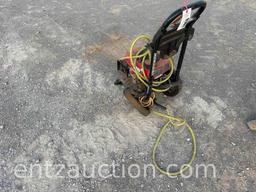 SIMPSON 3000 PSI 2.4 GPM PRESSURE WASHER,