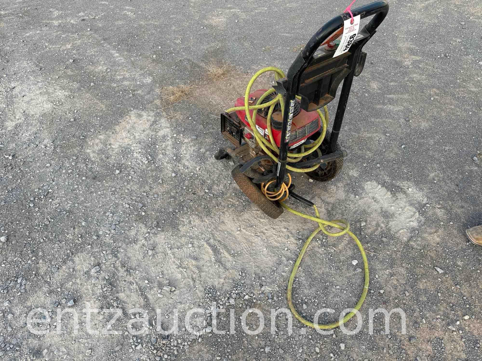 SIMPSON 3000 PSI 2.4 GPM PRESSURE WASHER,