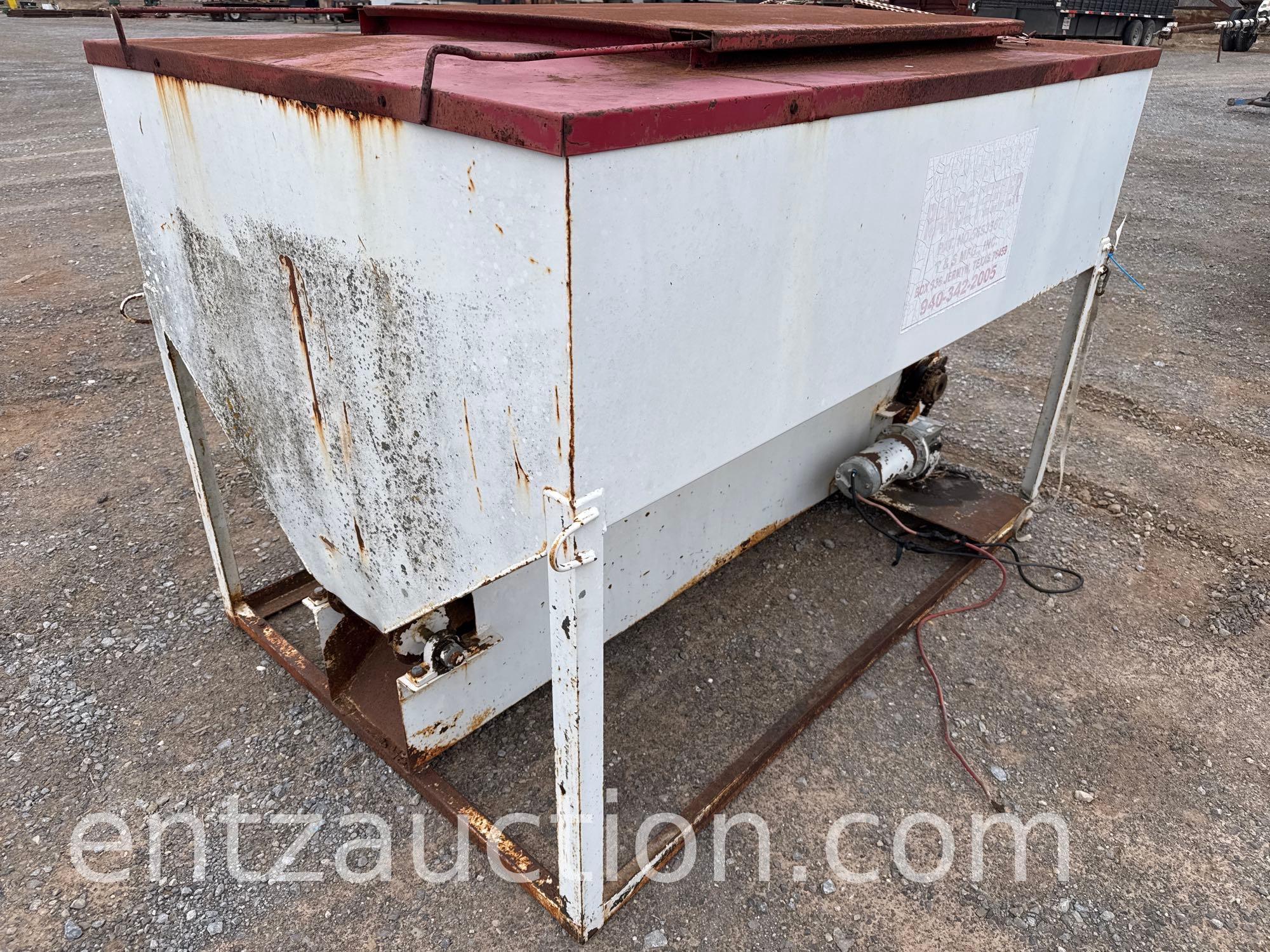 T&S TRIP HOPPER CAKE FEEDER, MODEL: P-846