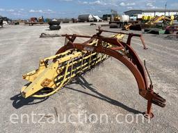 NEW HOLLAND HAY RAKE