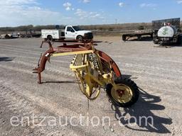 NEW HOLLAND HAY RAKE