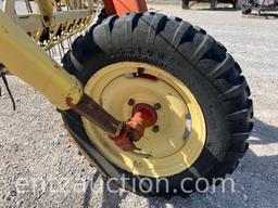 NEW HOLLAND HAY RAKE