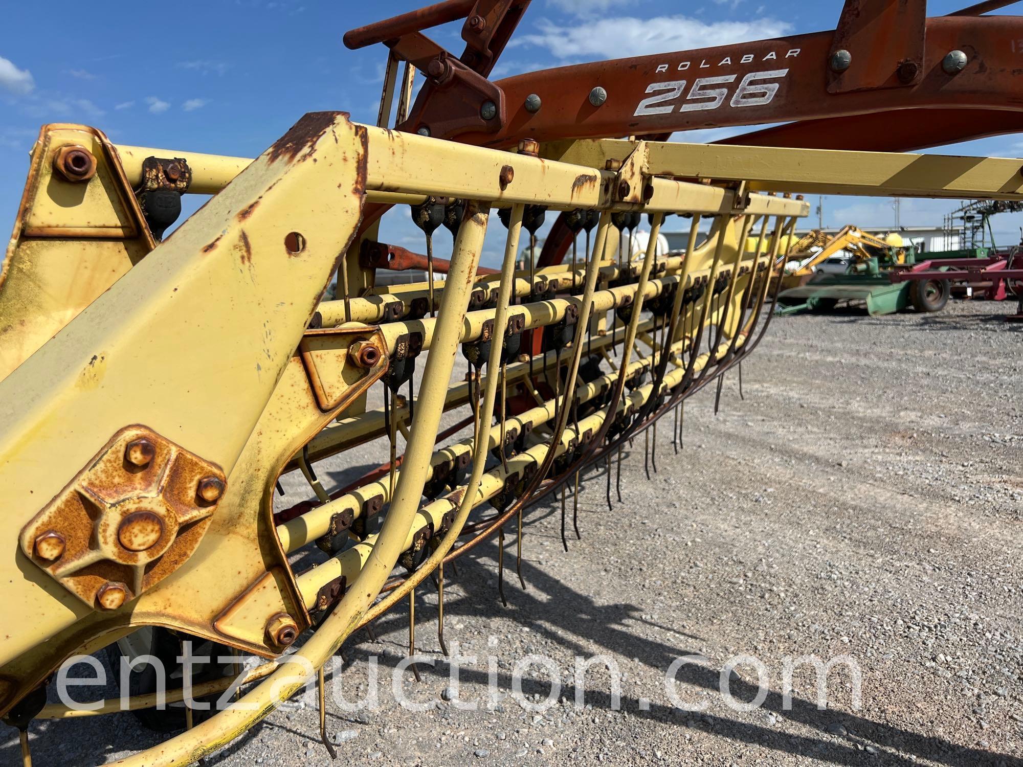 NEW HOLLAND HAY RAKE
