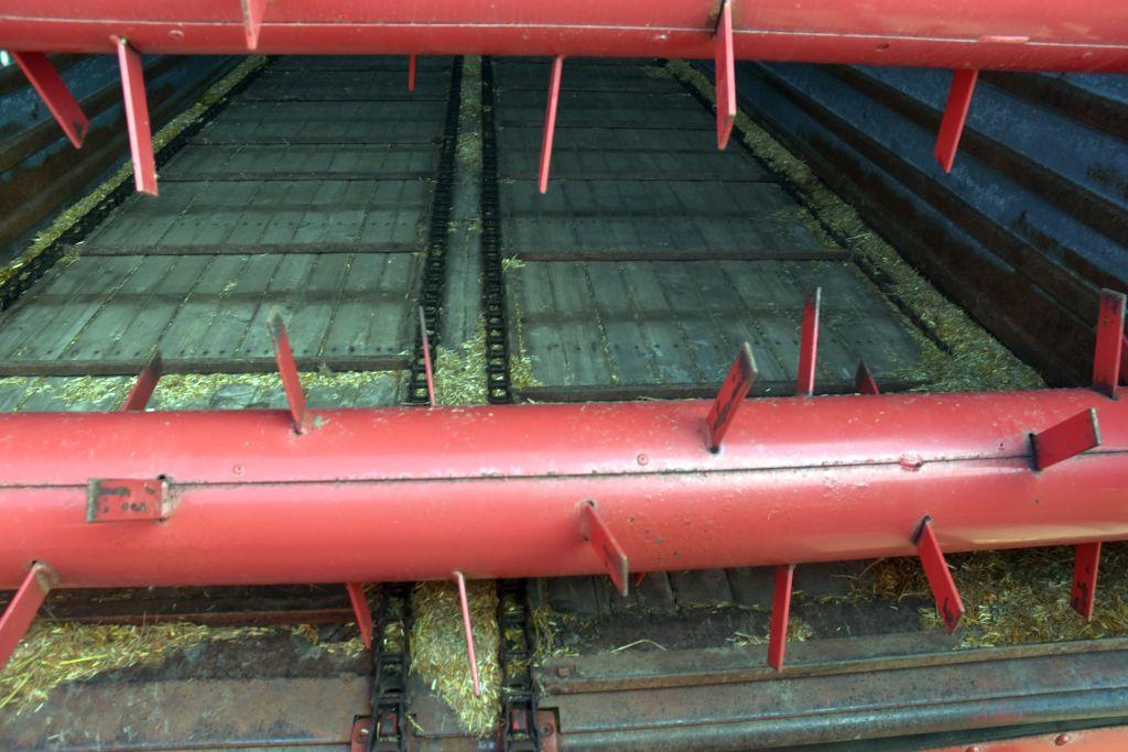Gehl 970 Forage Box, 12 Ton Running Gear,  16', 540 PTO