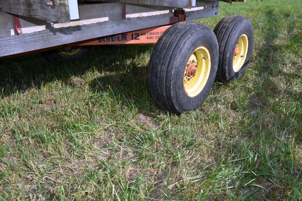 Gehl 970 Forage Box, 12 Ton Running Gear,  16', 540 PTO