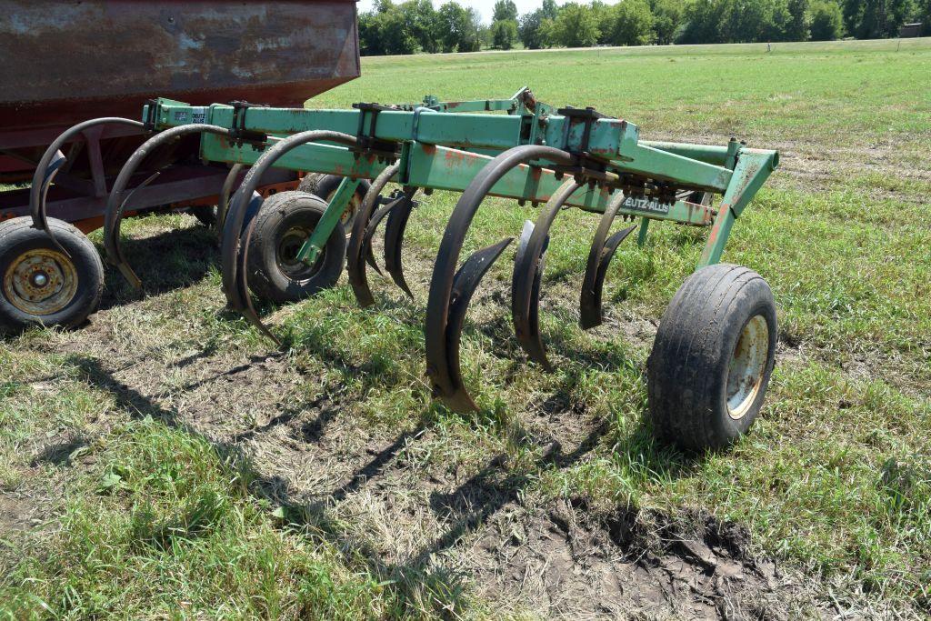 Deutz Allis 11' Chisel Plow, 9 Shank