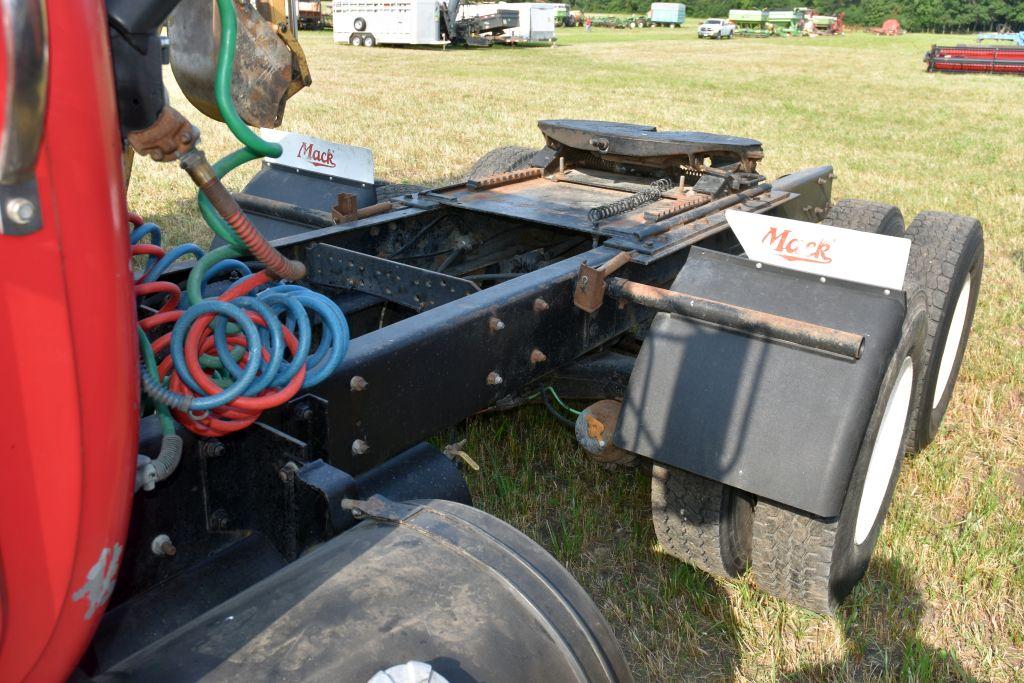 1992 Day Cab Mack, Tandem Axle, 6 Speed, Wet  Kit, 22.5 Tires, Spring Ride, Mack Engine,  300 HP, 90