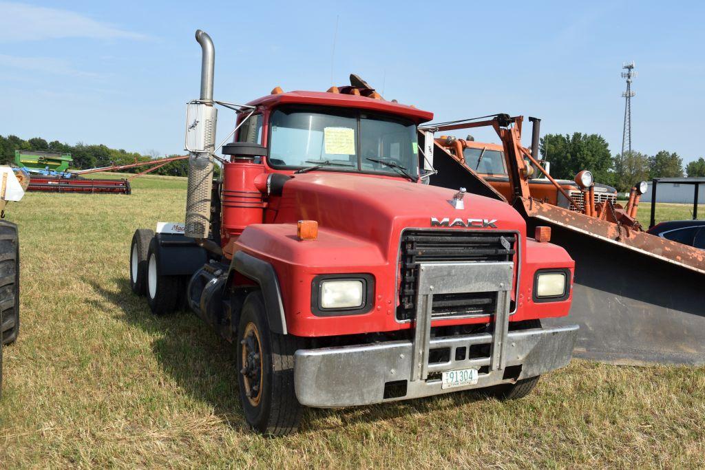 1992 Day Cab Mack, Tandem Axle, 6 Speed, Wet  Kit, 22.5 Tires, Spring Ride, Mack Engine,  300 HP, 90
