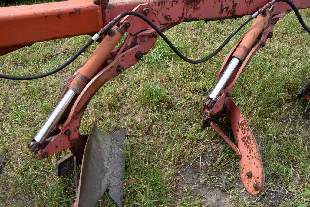 Massey Ferguson 880 Plow, 8x18's, On-Land  Hitch, Auto Reset