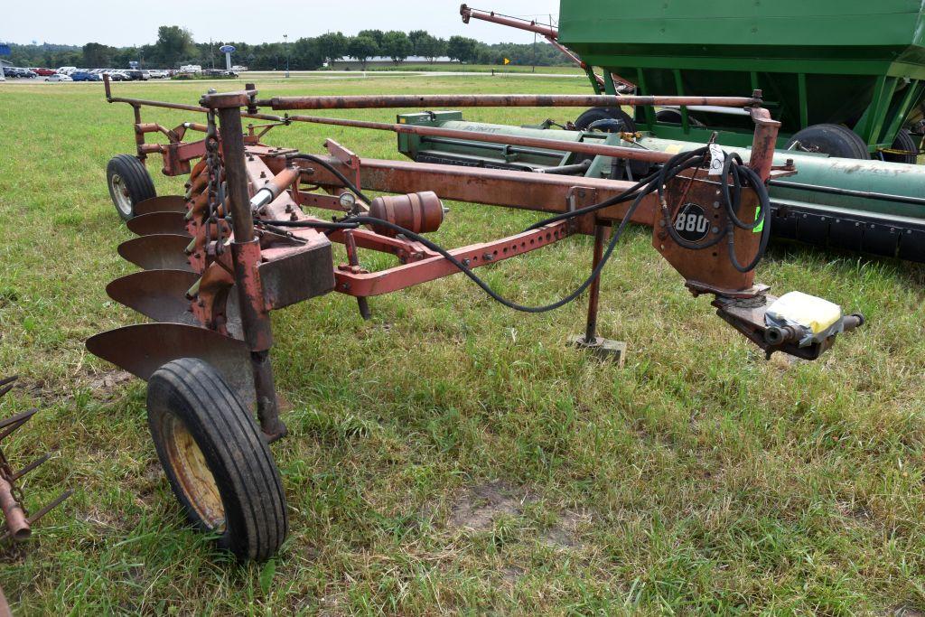Massey Ferguson 880 Plow, 8x18's, On-Land  Hitch, Auto Reset