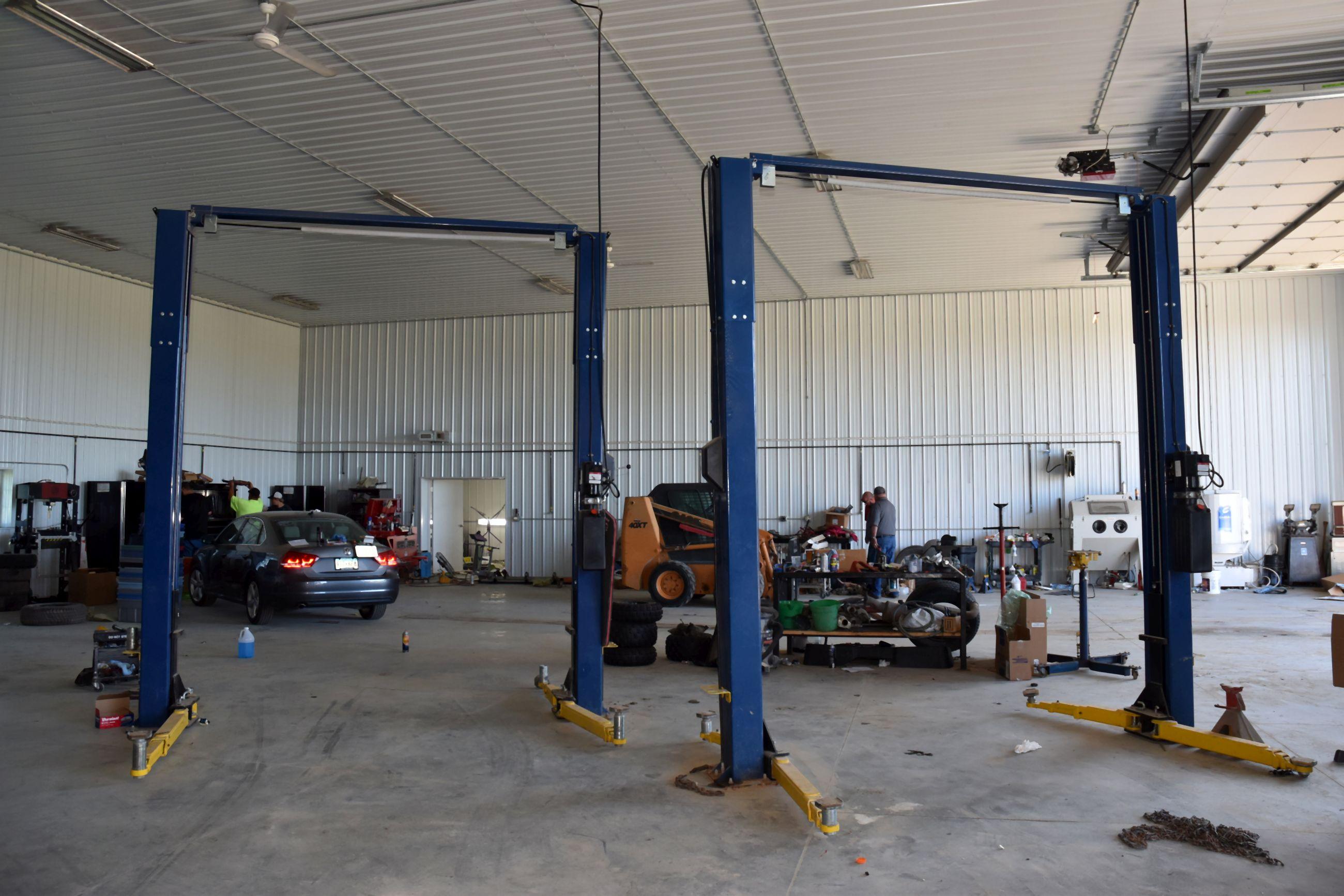 Challenger Model E10 10,000 Pound 2 Post 4 Leg Lift, Single Phase, 230 Volt, SN:160500000142749, Has