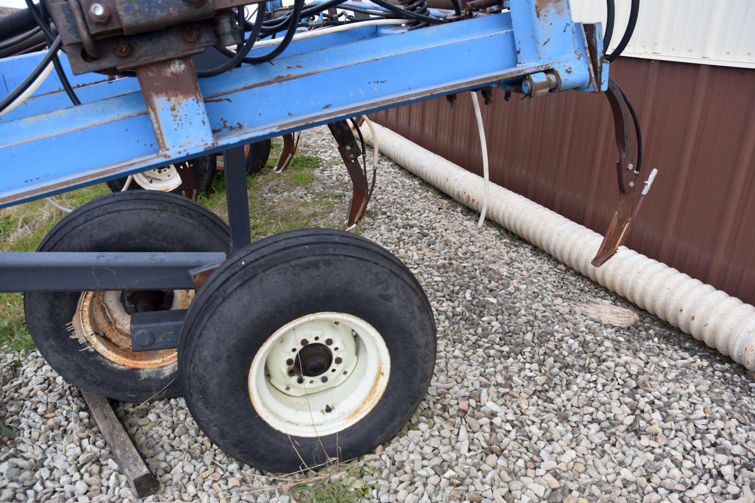 DMI Nutri-Placr 4200 Anhydrous Tool Bar, 42', 17 Knife, Broken/Welded Frame, For Parts Only