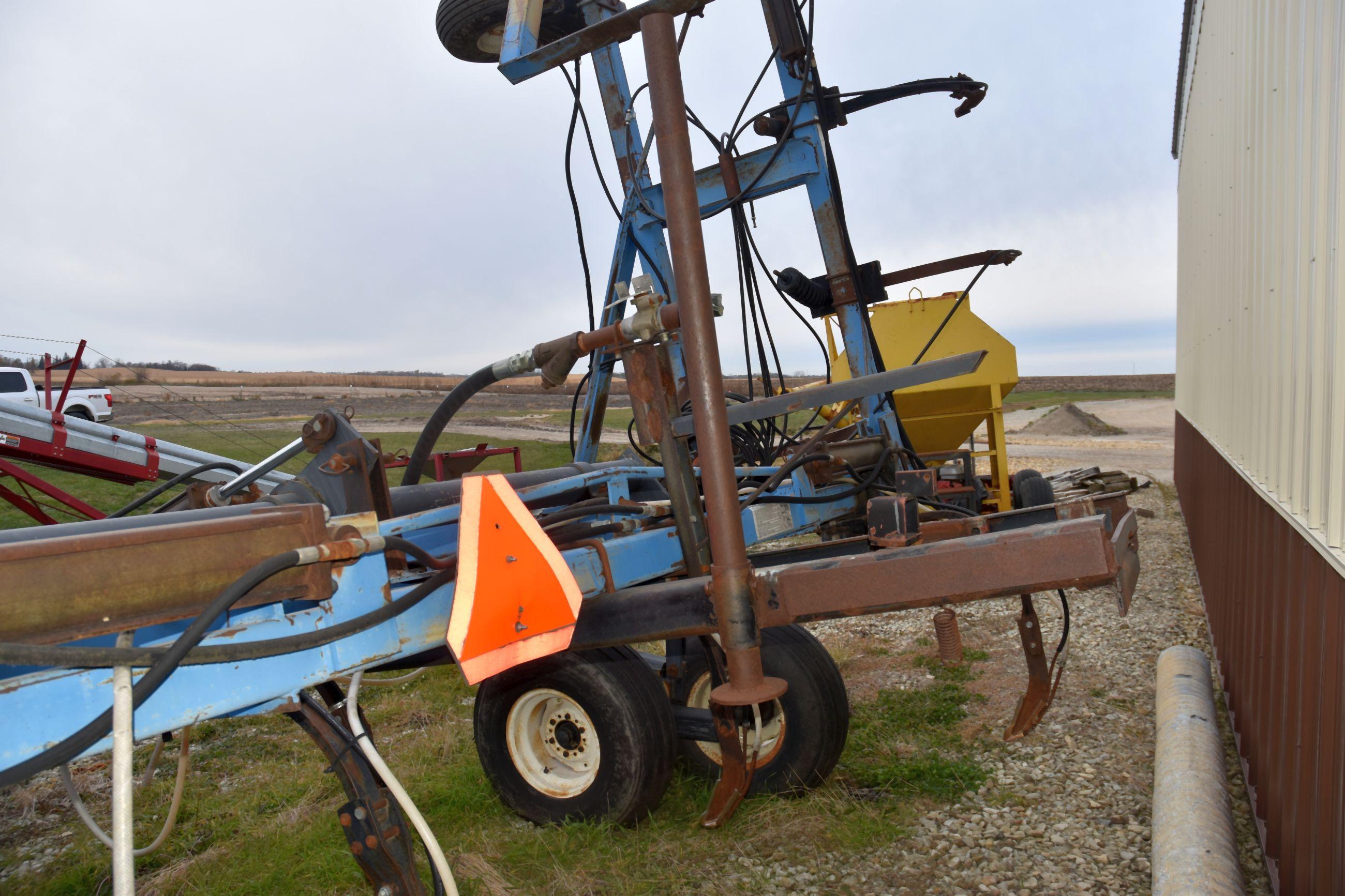 DMI Nutri-Placr 4200 Anhydrous Tool Bar, 42', 17 Knife, Broken/Welded Frame, For Parts Only
