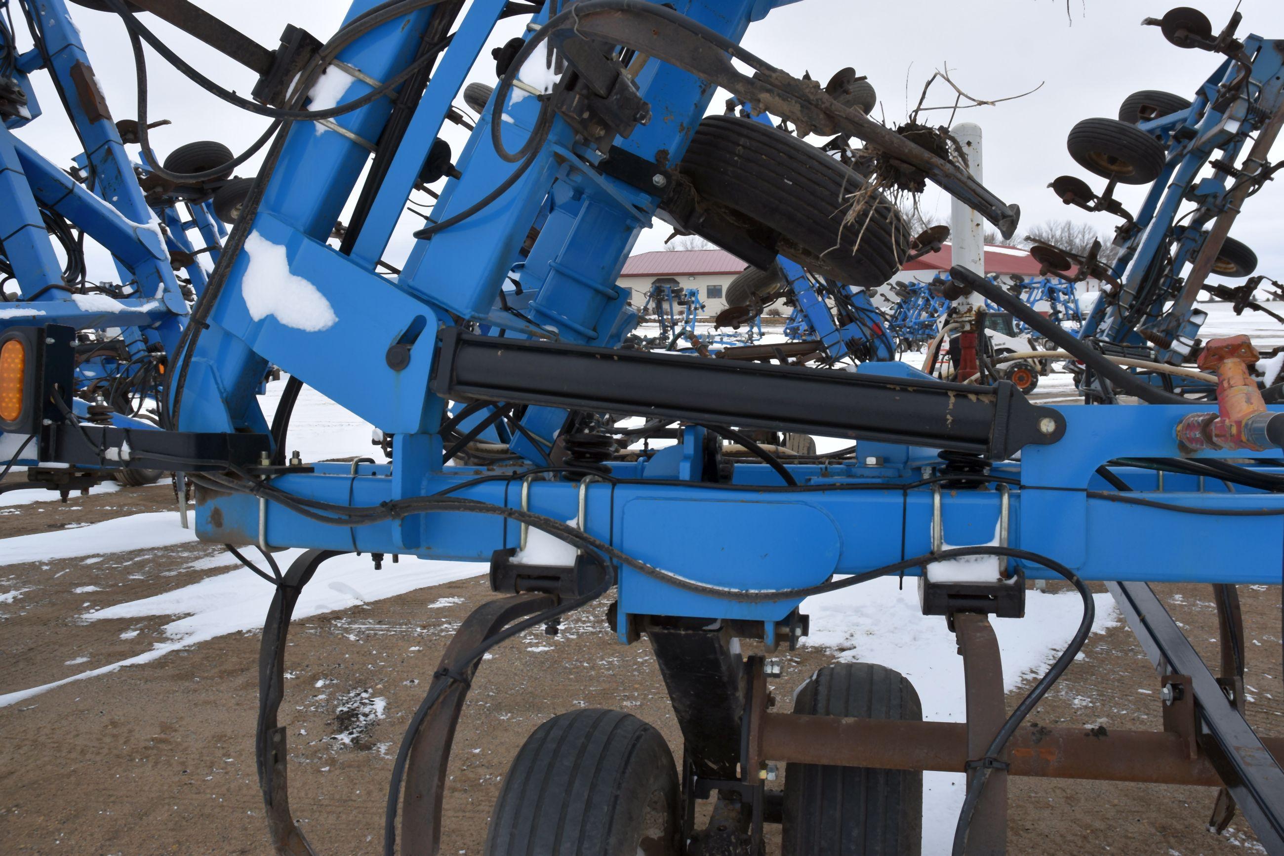 DMI Nutri-Placr 5300 Anhydrous Tool Bar, 52', 19 Shank, NH3 Cooler With Raven Monitor, Walking Tande