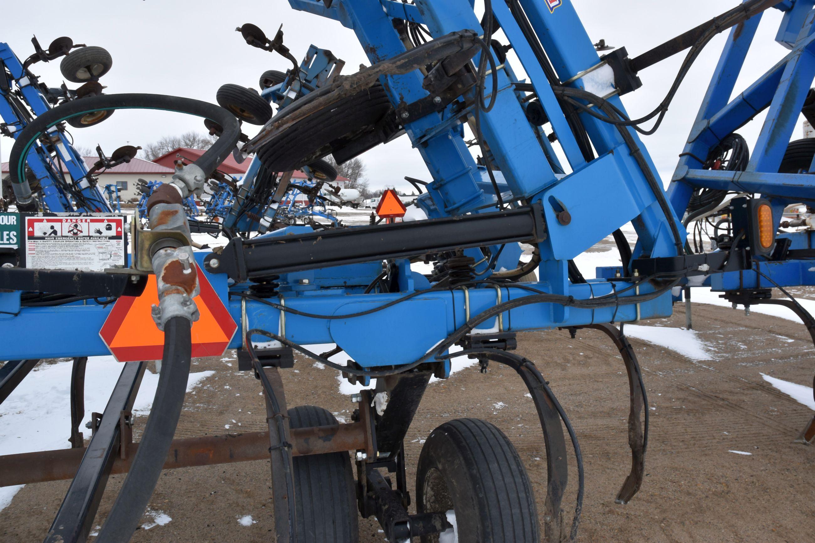 DMI Nutri-Placr 5300 Anhydrous Tool Bar, 52', 19 Shank, NH3 Cooler With Raven Monitor, Walking Tande
