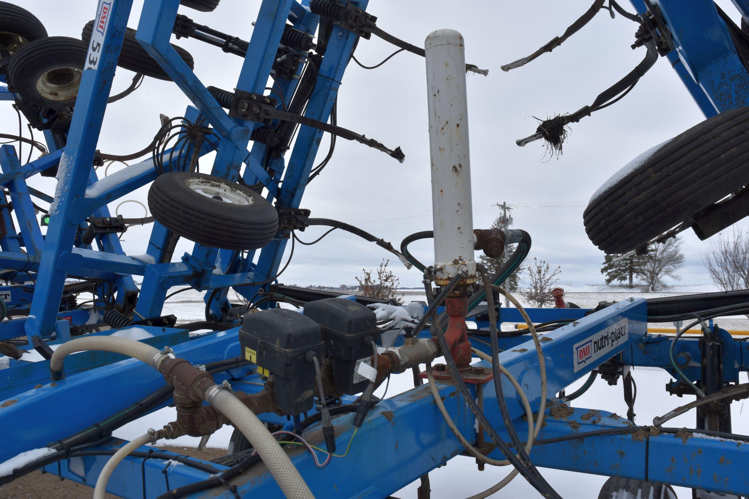 DMI Nutri-Placr 5300 Anhydrous Tool Bar, 52', 19 Shank, NH3 Cooler With Raven Monitor, Walking Tande