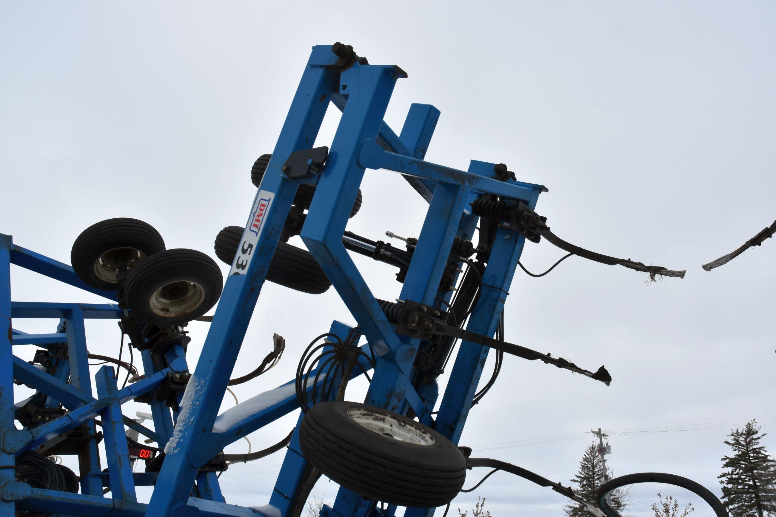 DMI Nutri-Placr 5300 Anhydrous Tool Bar, 52', 19 Shank, NH3 Cooler With Raven Monitor, Walking Tande