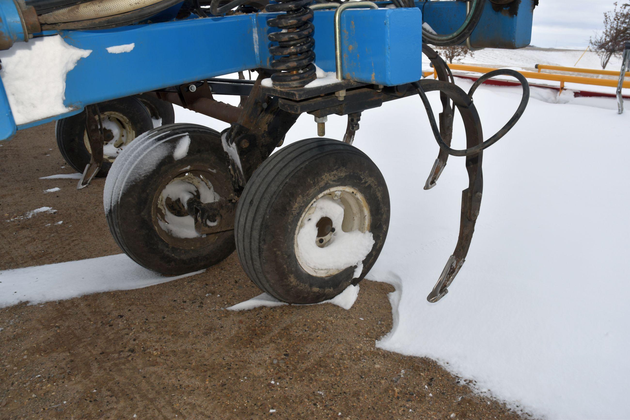 DMI Nutri-Placr 5300 Anhydrous Tool Bar, 52', 19 Shank, NH3 Cooler With Raven Monitor, Walking Tande