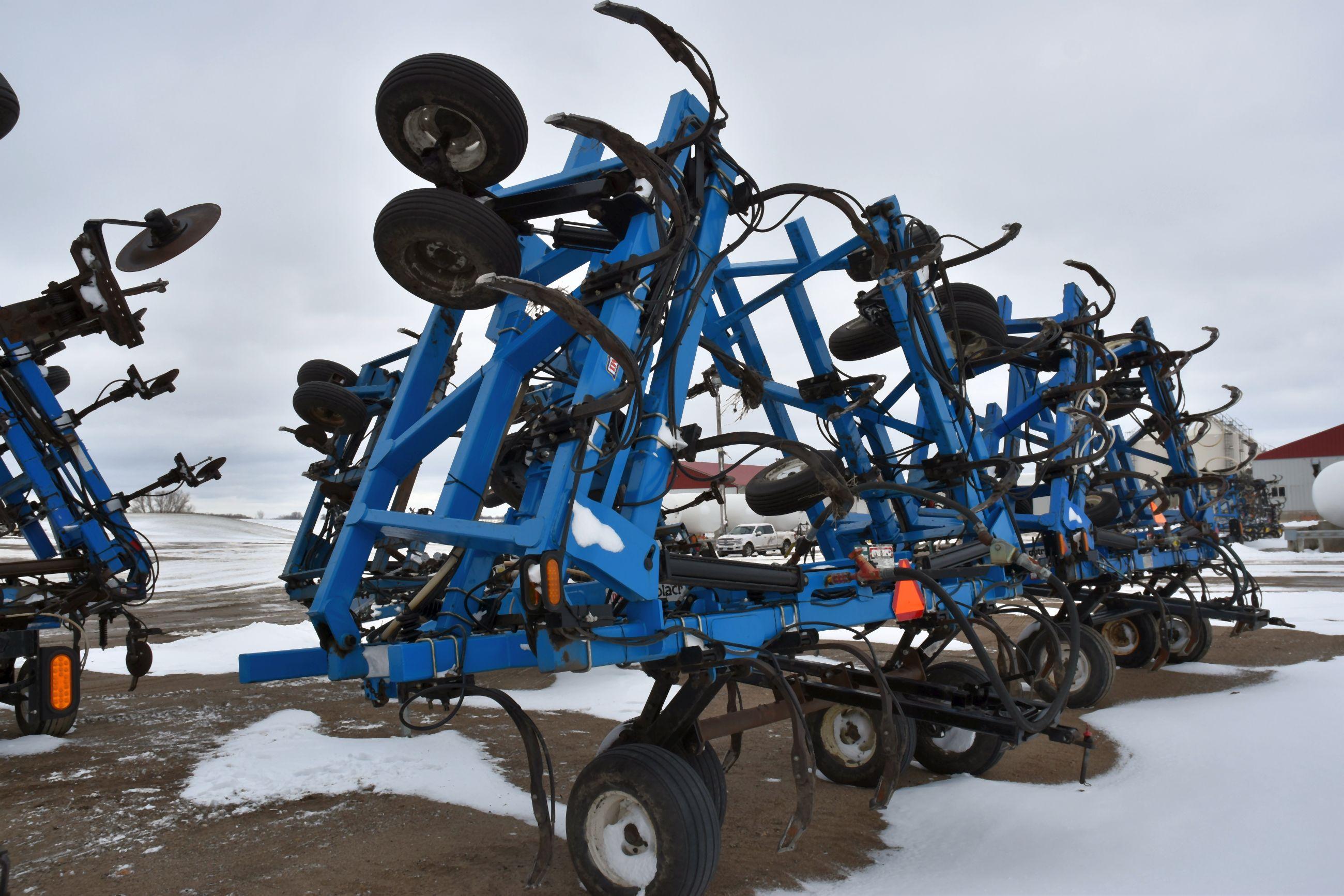DMI Nutri-Placr 5300 Anhydrous Tool Bar, 52', 19 Shank, NH3 Cooler With Raven Monitor, Walking Tande