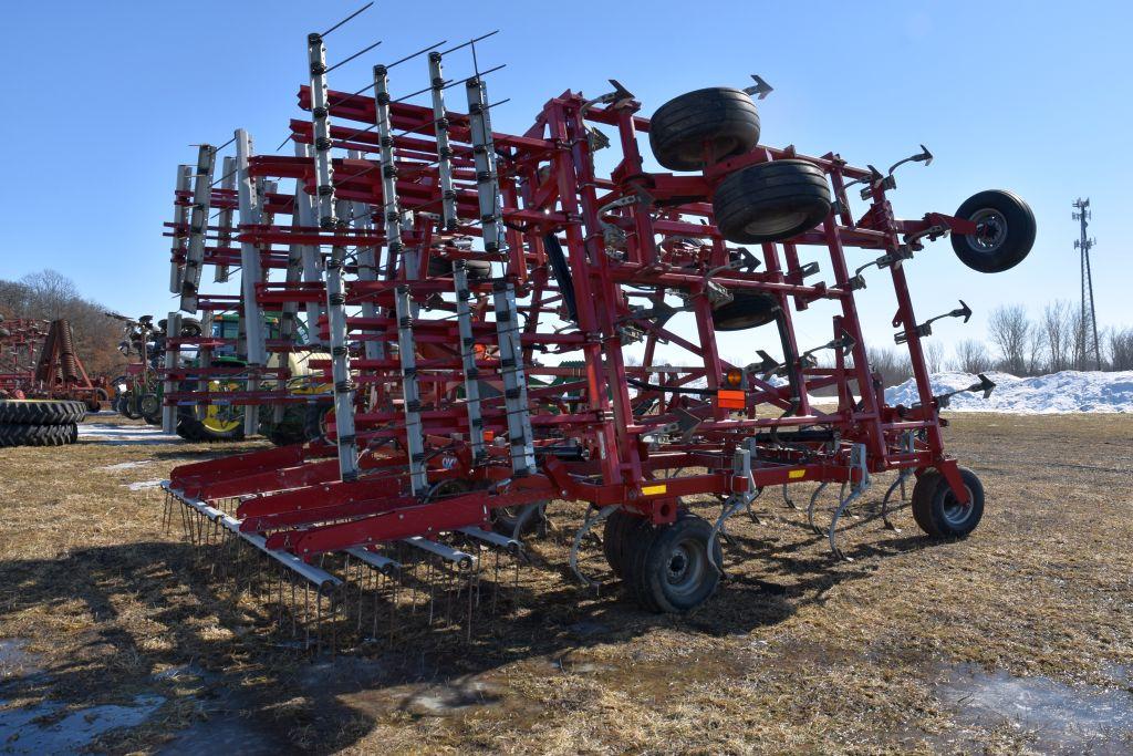 Wil Rich QX2 Field Cultivator, 42.5', Depth Contr