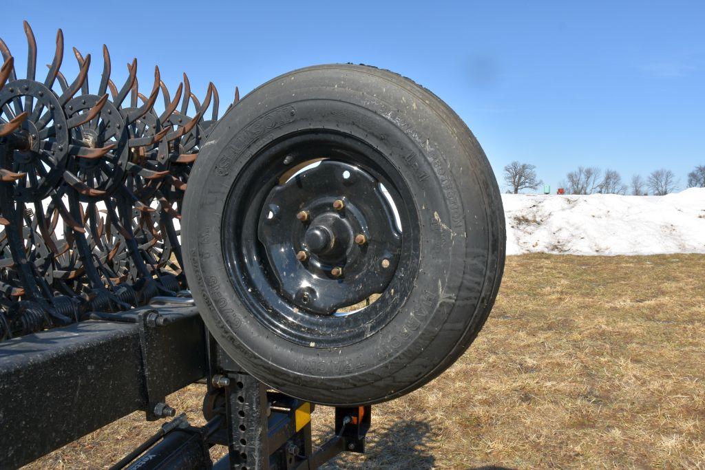 Yetter 3541 Rotary Hoe, 41', Gauge Wheels, Light