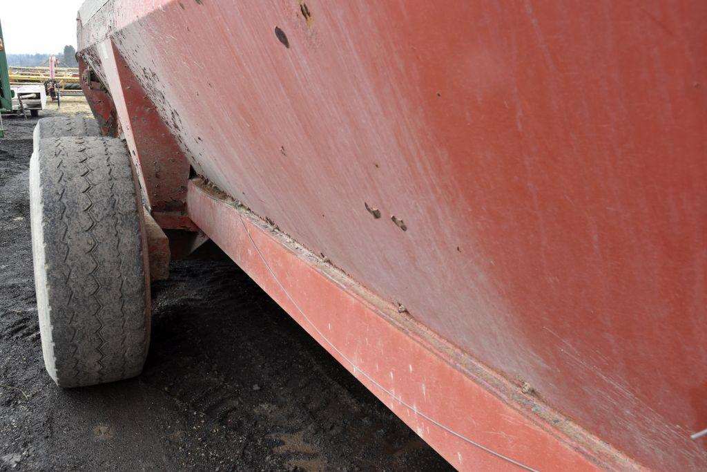 H&S 2602 All Purpose Manure Spreader, Tandem AxleO