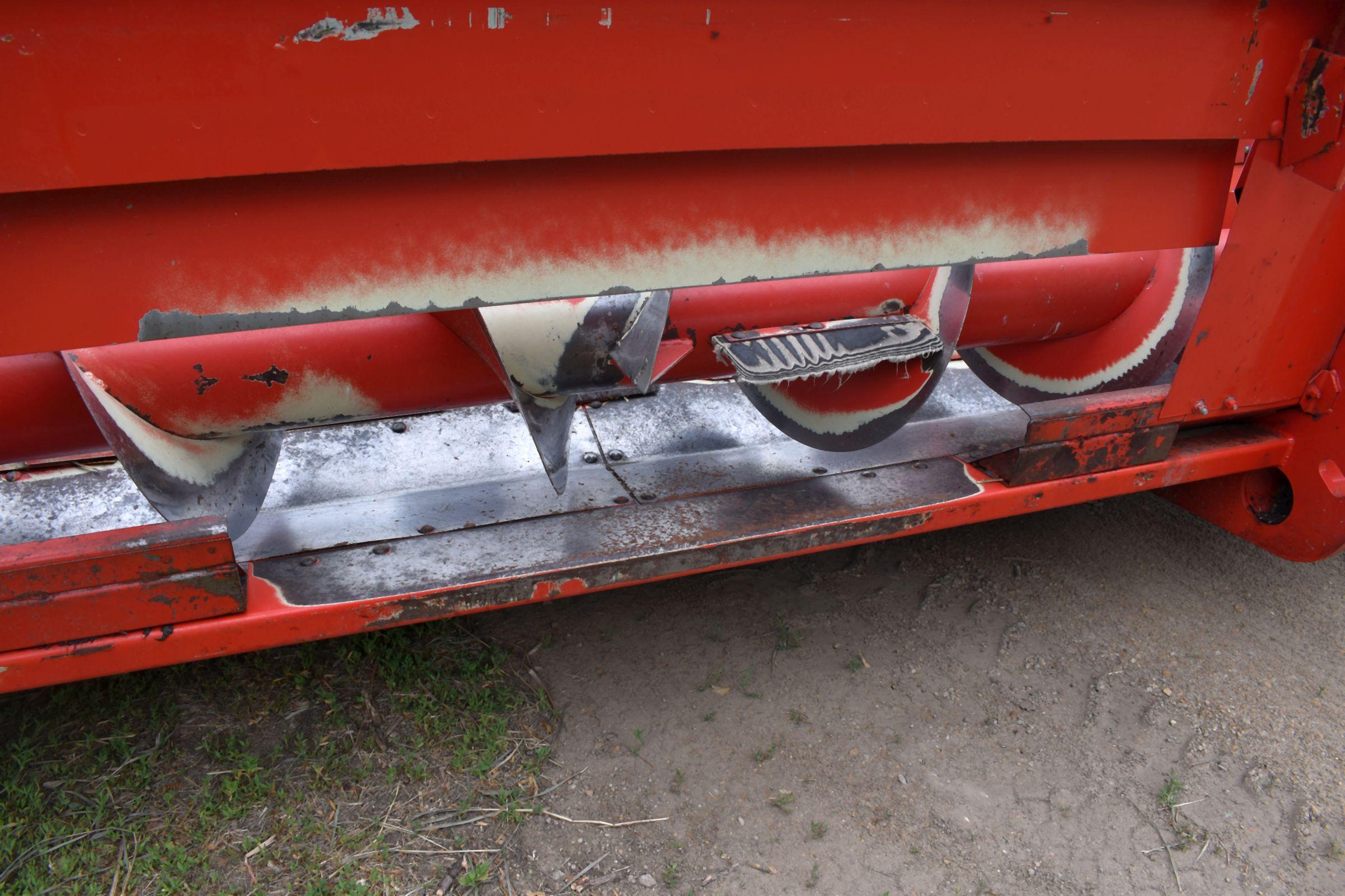 Massey Ferguson 1143 Corn Head 4 Row 30”, Clean