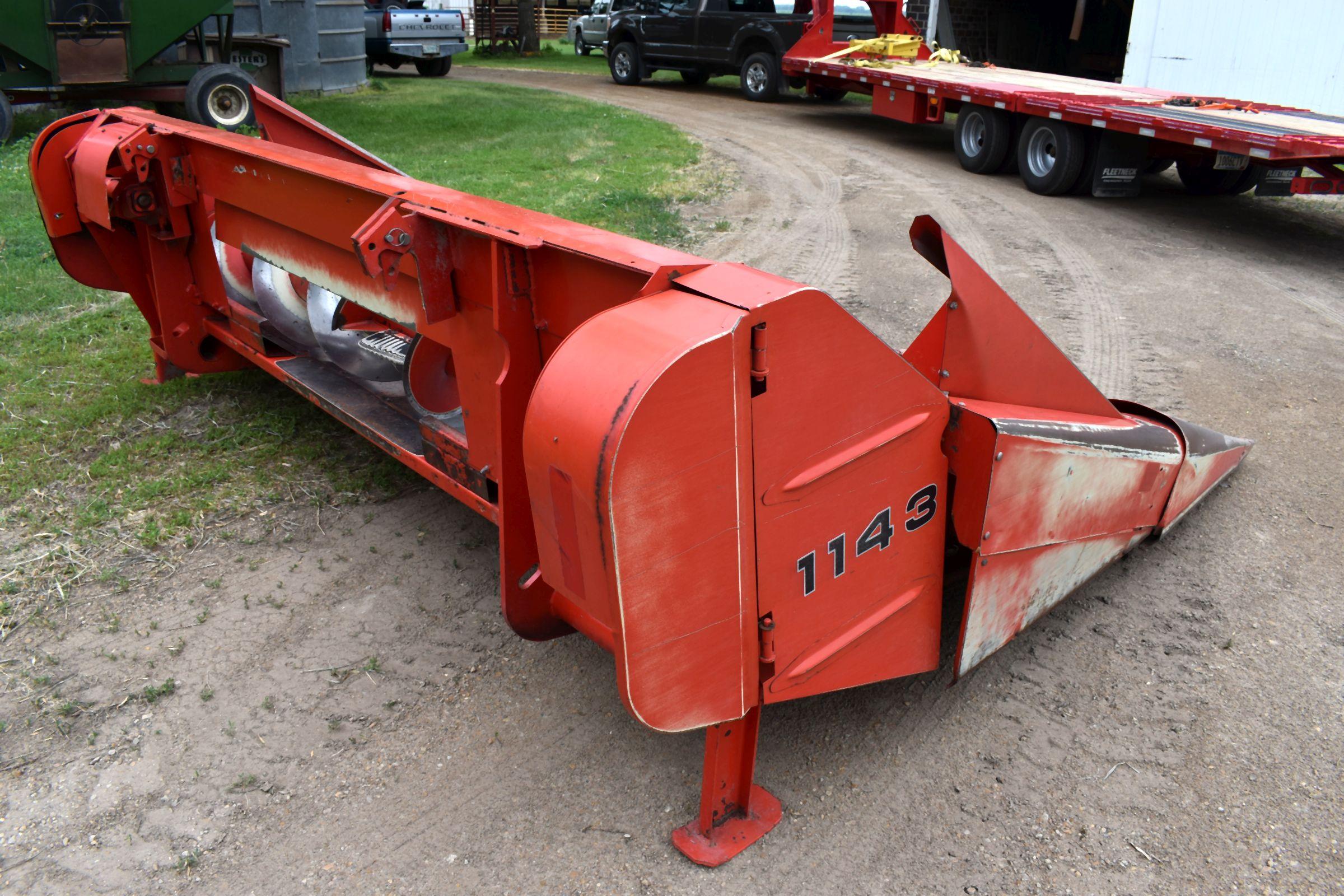 Massey Ferguson 1143 Corn Head 4 Row 30”, Clean
