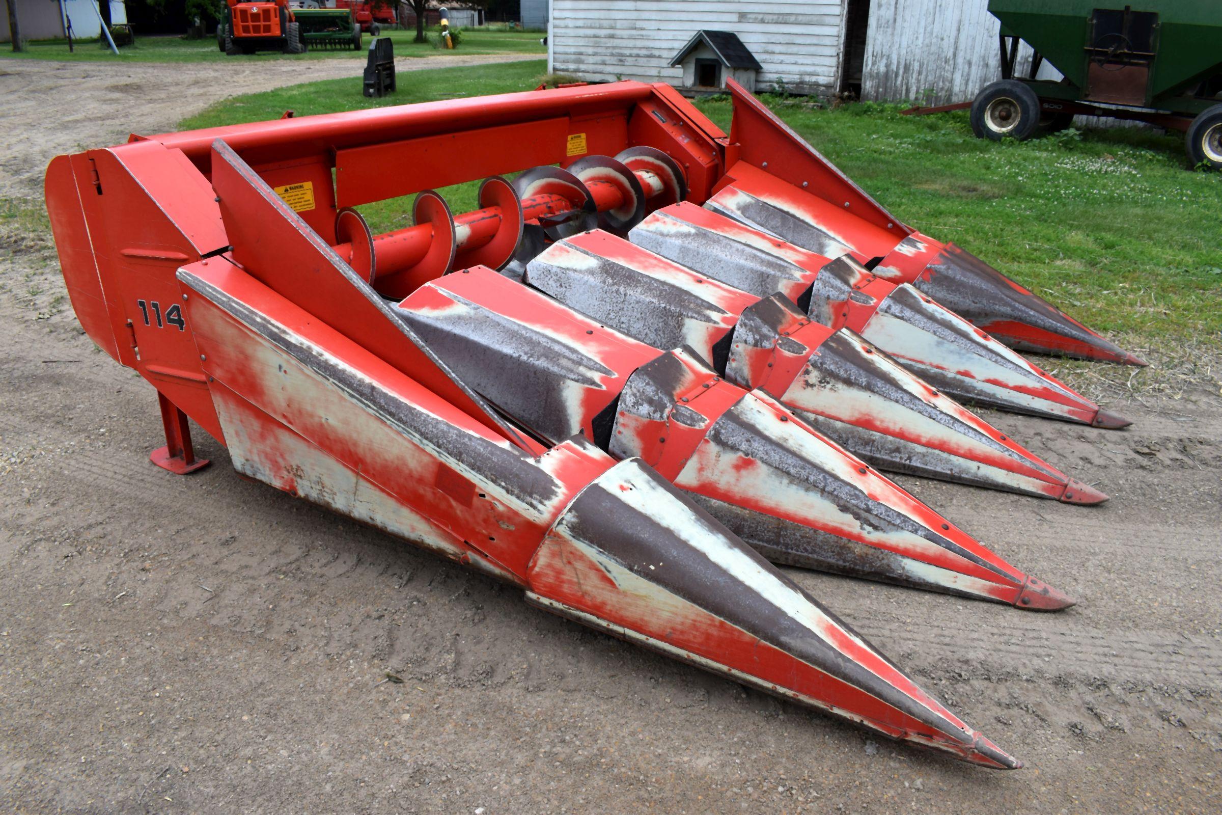 Massey Ferguson 1143 Corn Head 4 Row 30”, Clean